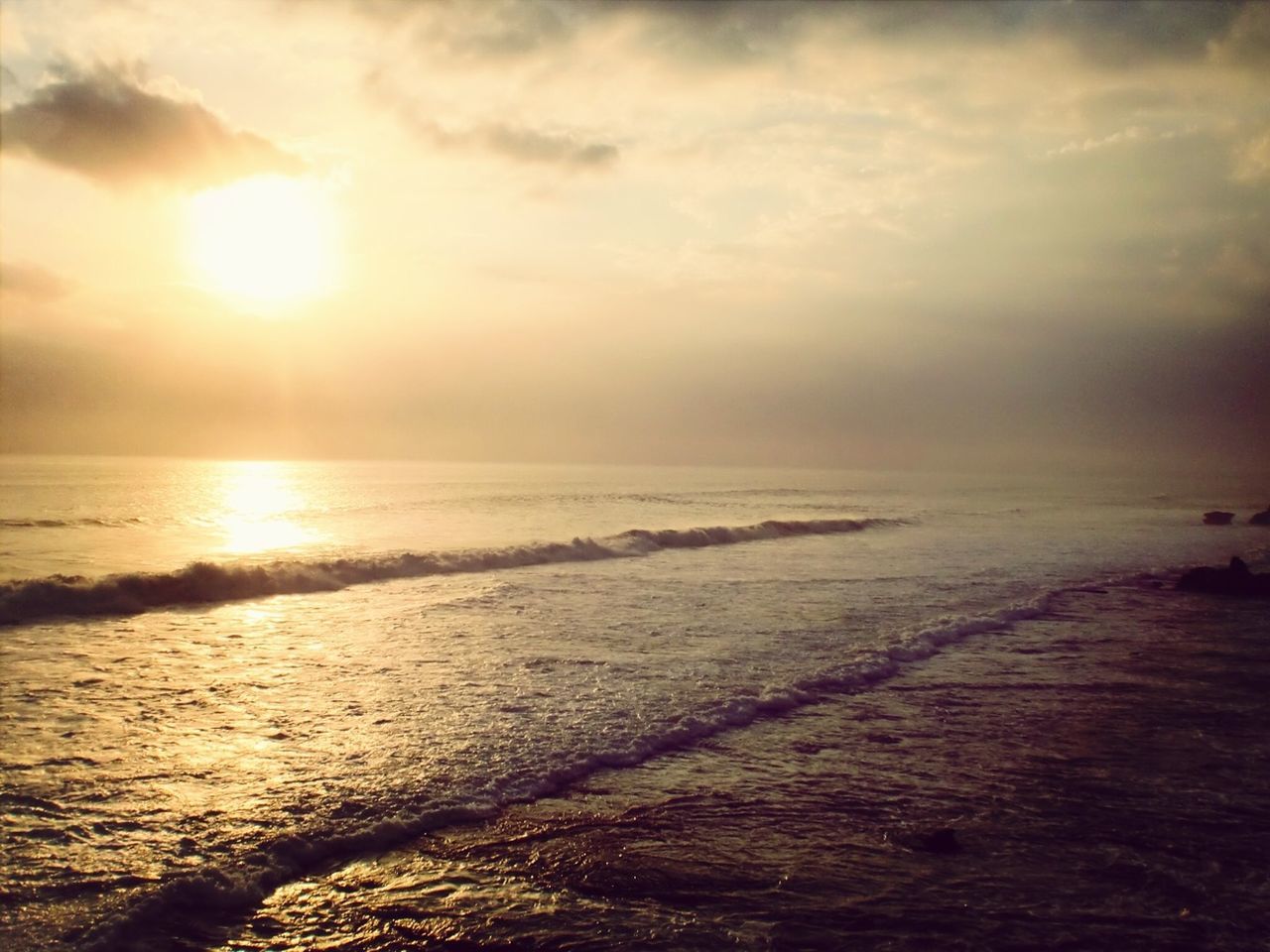 sea, horizon over water, beach, sunset, water, sun, scenics, tranquil scene, shore, sky, beauty in nature, tranquility, sand, nature, idyllic, cloud - sky, sunlight, wave, reflection, sunbeam