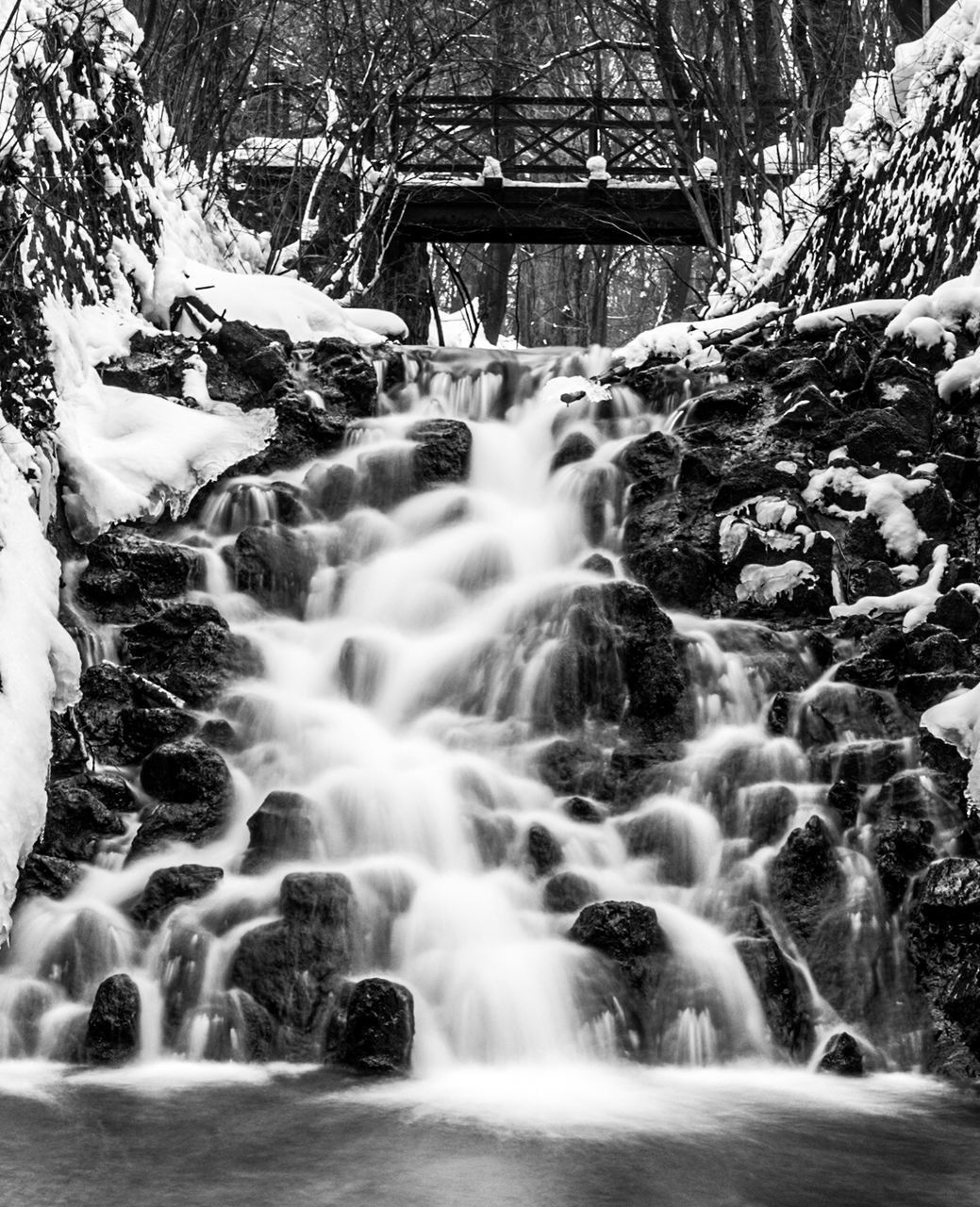 SCENIC VIEW OF WATER FLOWING THROUGH