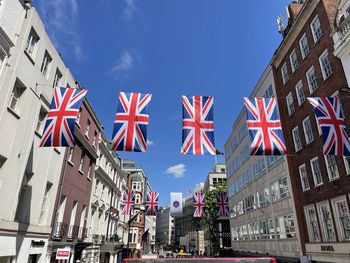 Queen elizabeth jubilee bunting london building 