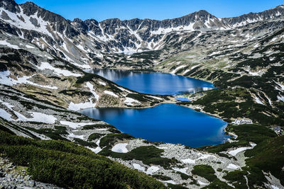Idyllic view of lake by tatra mountains during winter
