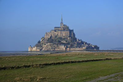 View of thé mont saint michel normandy, clear sky.