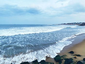 Beach wave wave blue ocean on sandy beach of sea wave on stones. beautiful aquamarine water.