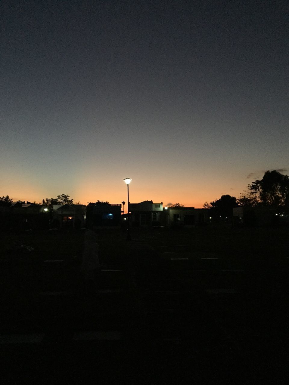 SILHOUETTE CITY AGAINST SKY AT DUSK