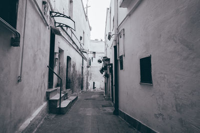 Narrow street between buildings