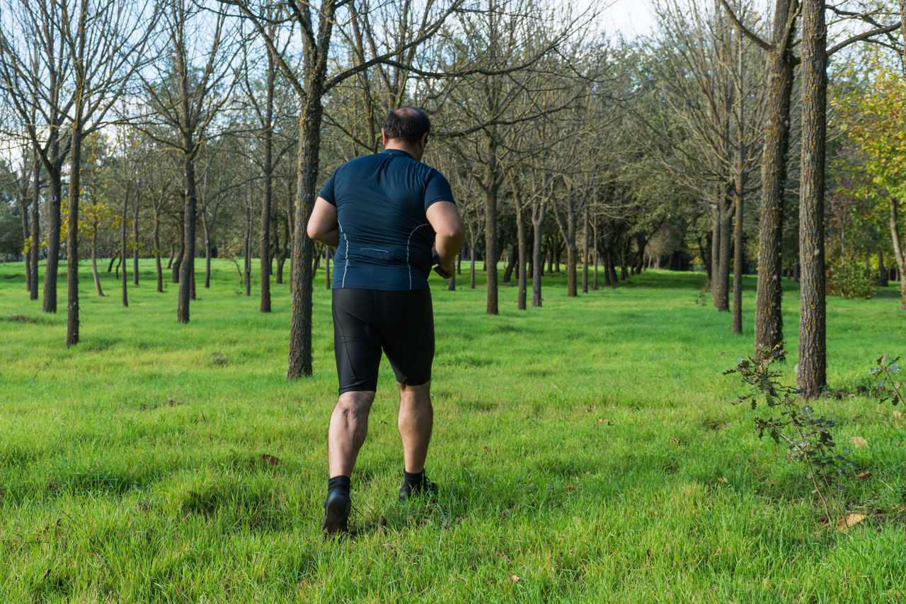 FULL LENGTH REAR VIEW OF A MAN