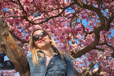 Woman wearing sunglasses standing in park