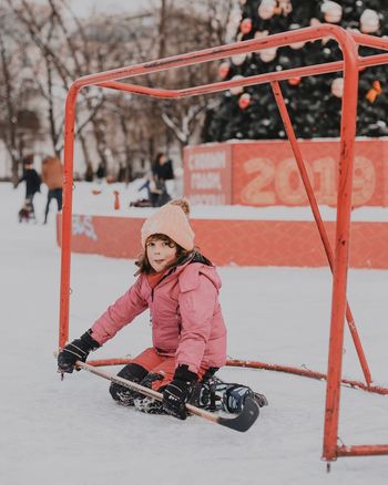 FULL LENGTH OF WOMAN ON SNOW