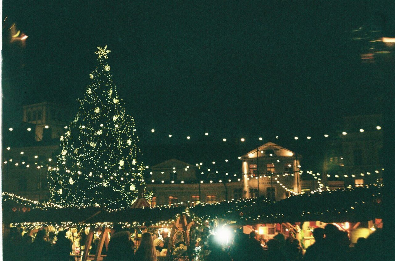 illuminated, night, christmas lights, christmas, christmas decoration, christmas tree, celebration, sky, tree, lighting equipment, christmas market, city, no people, architecture, outdoors, christmas ornament