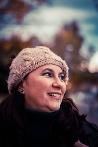 Portrait of smiling young woman wearing hat