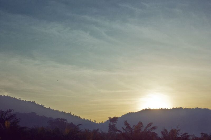 sunset, scenics, tree, beauty in nature, tranquility, tranquil scene, sky, silhouette, nature, cloud - sky, mountain, sun, idyllic, low angle view, sunlight, orange color, cloud, outdoors, non-urban scene, no people