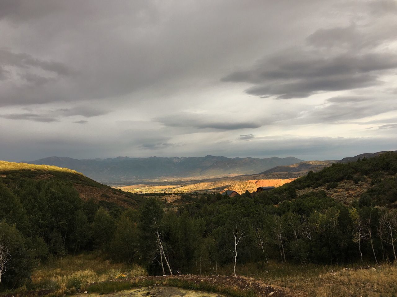 SCENIC VIEW OF LANDSCAPE AGAINST SKY DURING SUNRISE