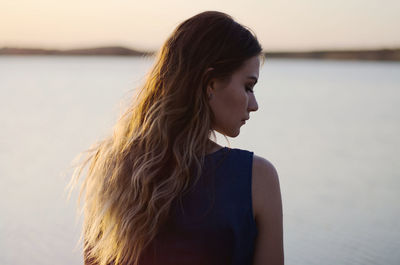 Young woman looking at sea