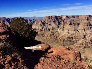 End of the road at the grand canyon. 