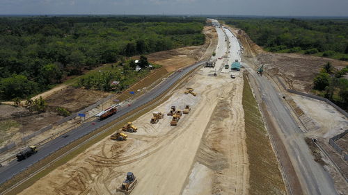 Work on the pekanbaru-bangkinang toll road project, riau province.