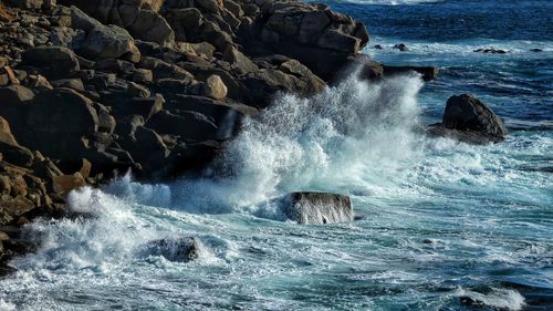 Waves splashing on rocks