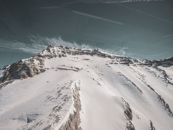 Snow covered winter alpine scenery. snow and ice on the high glacier ridges of the swiss alps. 