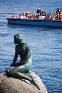 Statue of lake