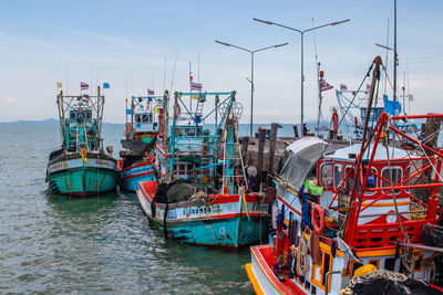 Fishing boats in sea against sky