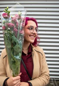 Portrait of a smiling young woman wearing sunglasses