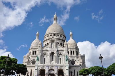 Basilica sacre coeur in montmartre in paris, france