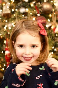 Portrait of smiling girl with christmas tree