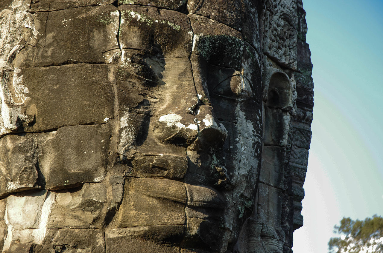 STATUE OF A BUDDHA