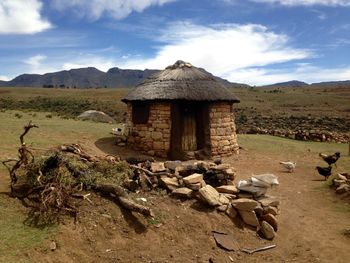 Traditionell roundhut in lesotho 
