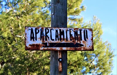 Information sign on wooden post in forest