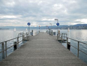 Empty ferry dock on the zürisee