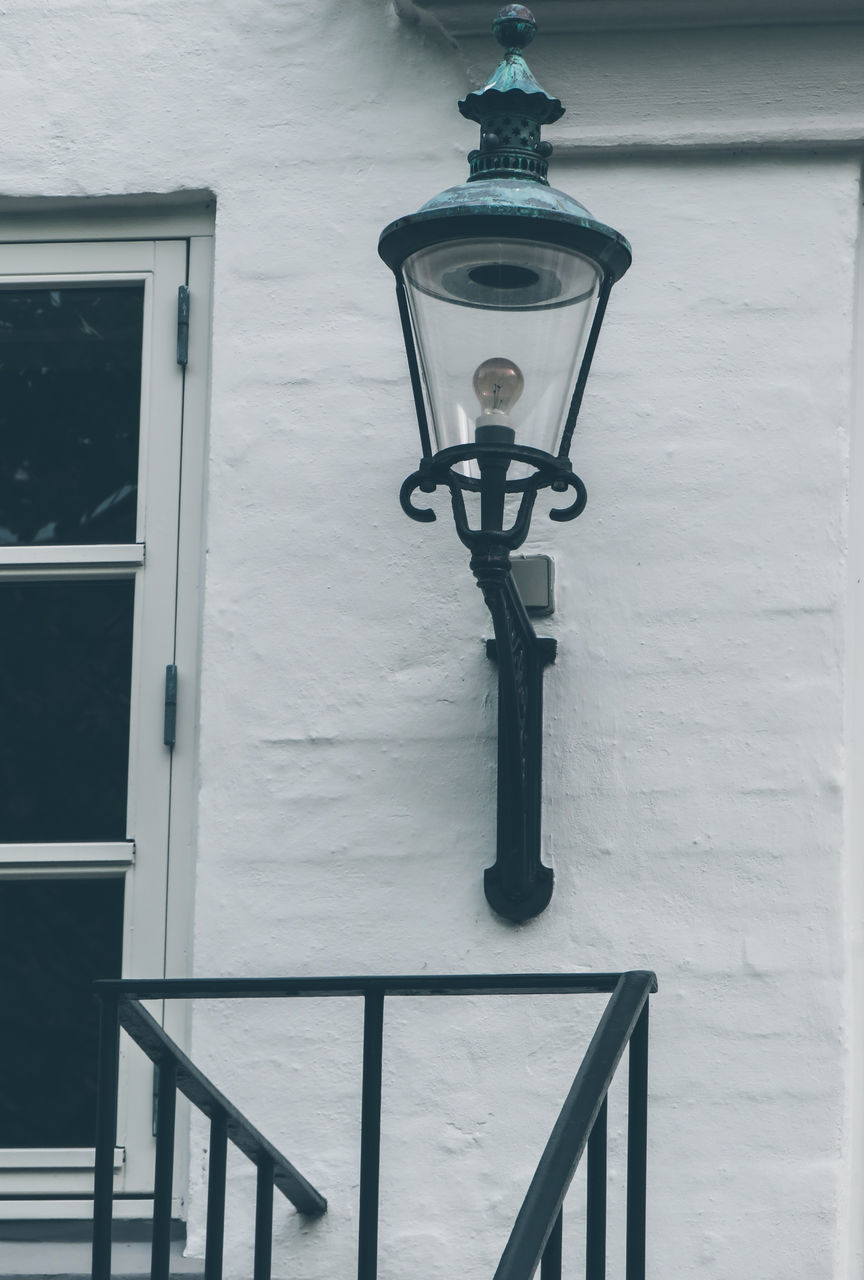 LOW ANGLE VIEW OF STREET LIGHT ON BUILDING