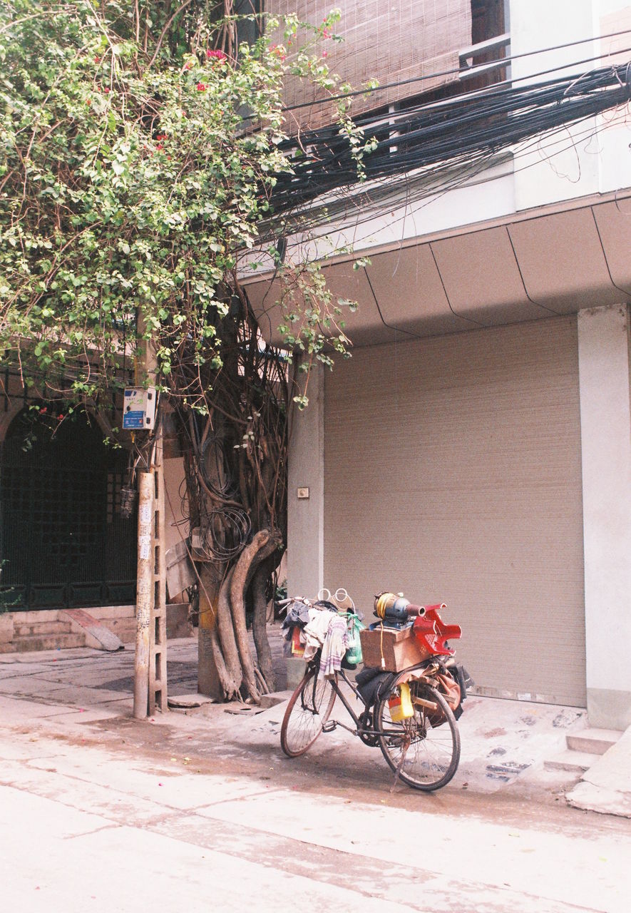 BICYCLE ON STREET AGAINST BUILDING