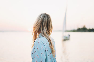 Woman looking at sea against sky