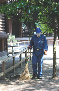 Man standing by tree