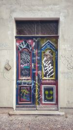 Graffiti on wall of building
