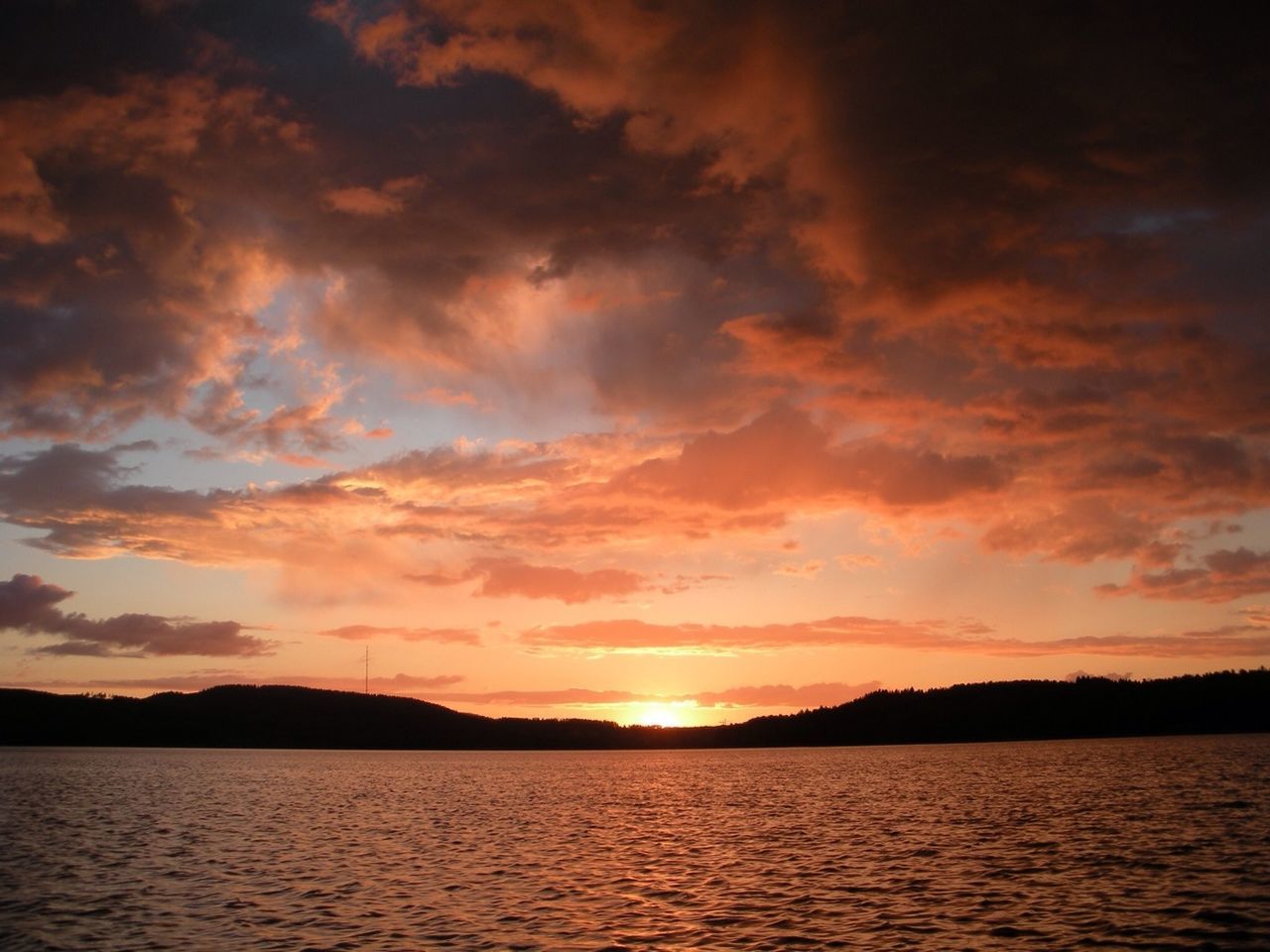 sunset, water, scenics, tranquil scene, tranquility, sky, beauty in nature, waterfront, sun, cloud - sky, idyllic, nature, orange color, mountain, sea, cloud, silhouette, lake, reflection, rippled