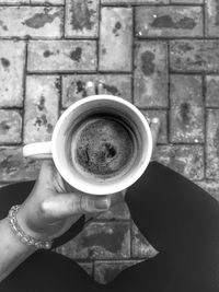 Close-up of hand holding coffee cup