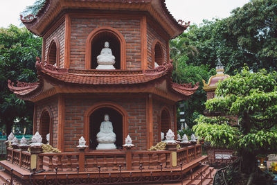 Statues at temple 