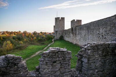 Old ruin building against sky