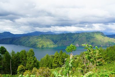 Scenic view of lake and mountains against sky