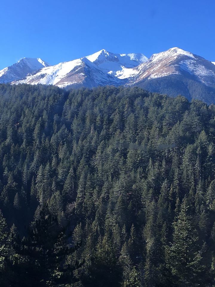 SCENIC VIEW OF SNOWCAPPED MOUNTAIN AGAINST SKY