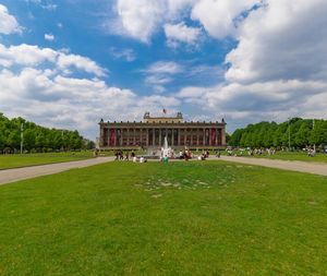 Altes museum berlin lawn