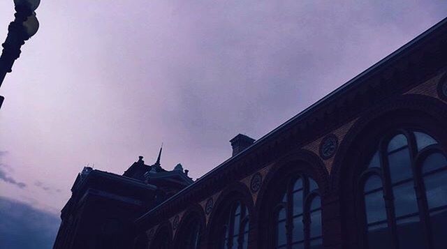 LOW ANGLE VIEW OF BUILDING AGAINST THE SKY