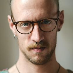 Close-up portrait of man wearing eyeglasses