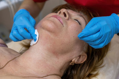Correction of the second chin by injections of carbon dioxide by a cosmetologist woman aged