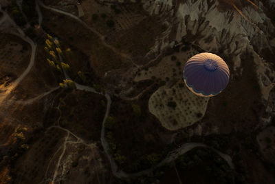 Aerial view of hot air balloon over city