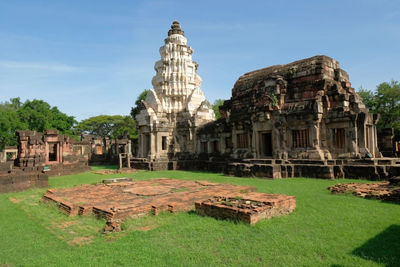 Old temple building against sky