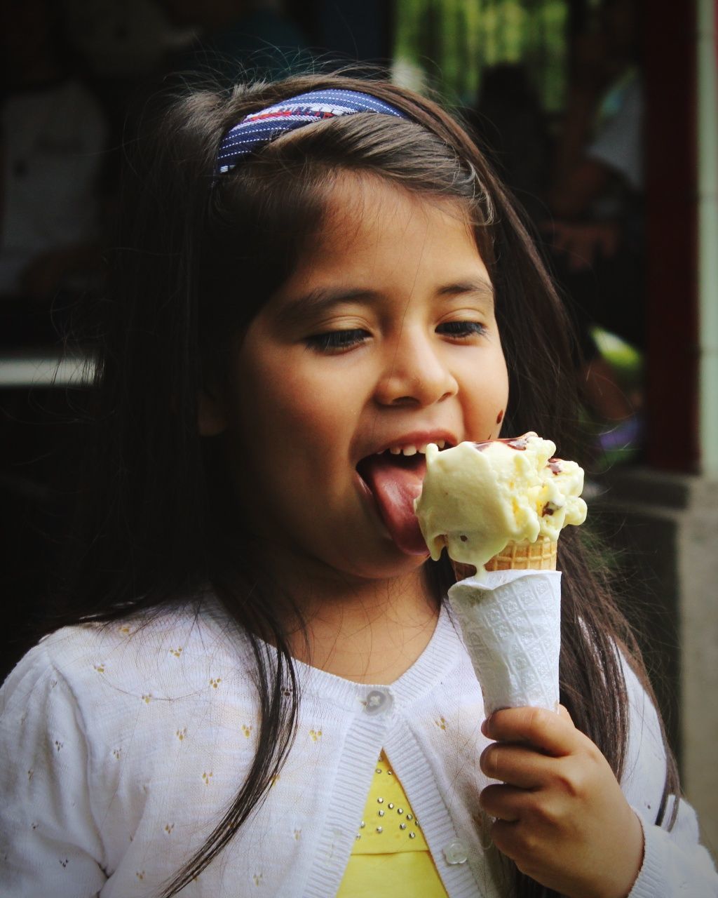 child, one person, childhood, food and drink, real people, holding, food, portrait, sweet food, headshot, lifestyles, girls, front view, eating, frozen food, ice cream, women, happiness, innocence, cute, temptation, hairstyle, mouth open