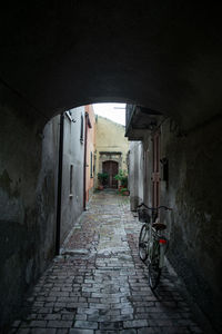 alley