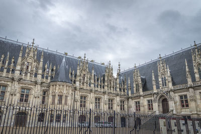 Rouen court of appeal against cloudy sky