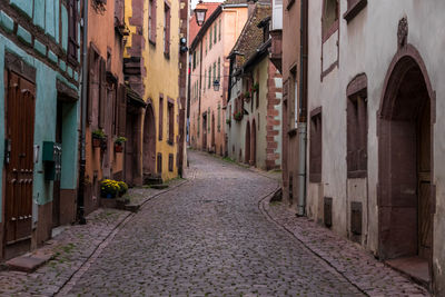 Narrow alley amidst buildings in city